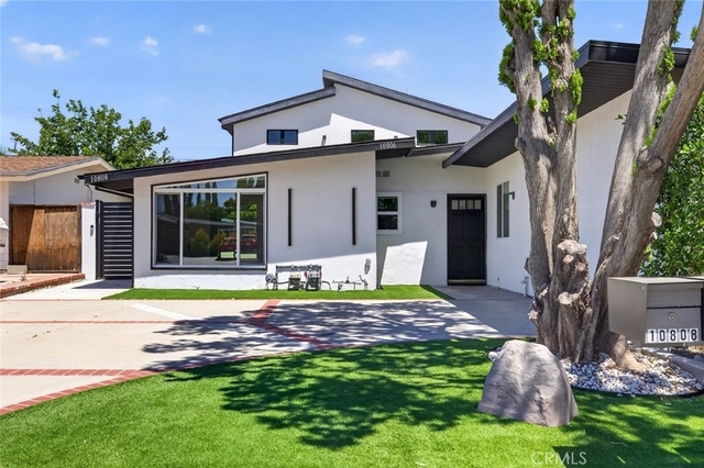 10806 Paso Robles - Photo 1