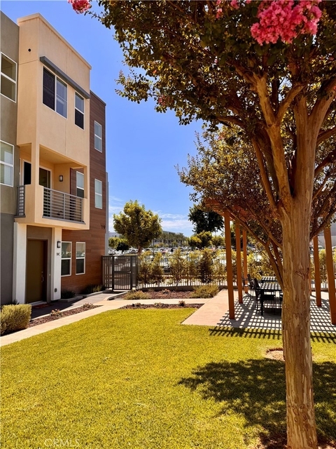 19 S Chapel Avenue - Photo 1