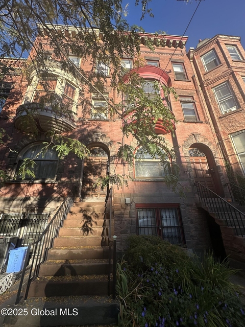 39 S Lake Avenue - Photo 1
