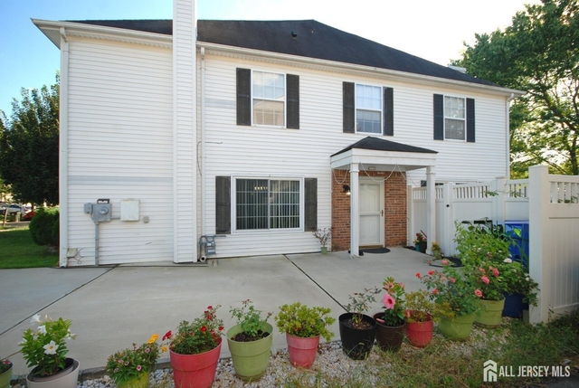 96 Brewster Circle - Photo 1