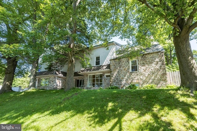 800 E Cathedral Road - Photo 1