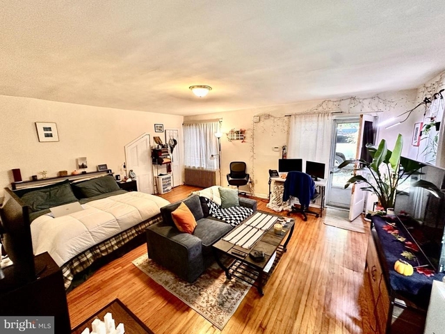 243 W Rittenhouse Street - Photo 1