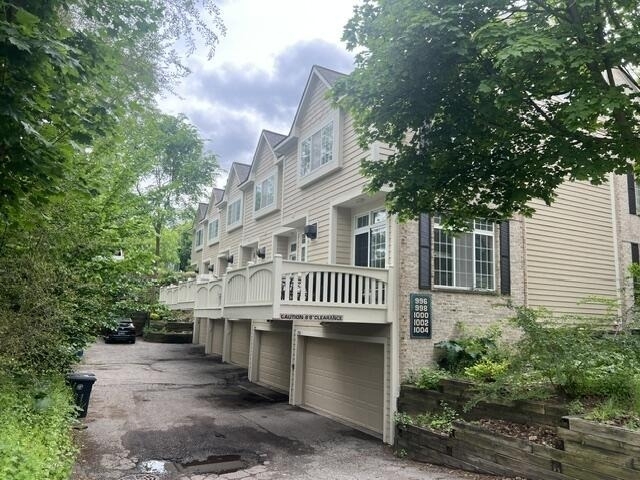 998 Catherine Street - Photo 1