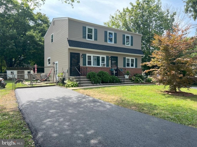 327 Garden Avenue - Photo 1