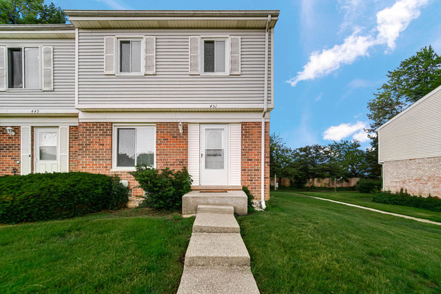 451 Yorkshire Square - Photo 1