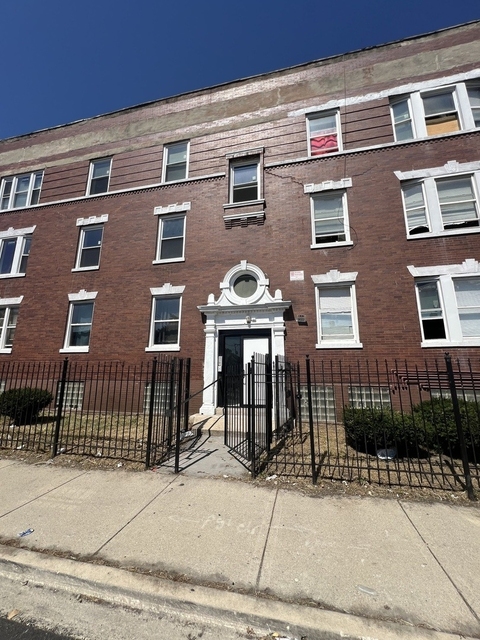 840 W 66th Street - Photo 1
