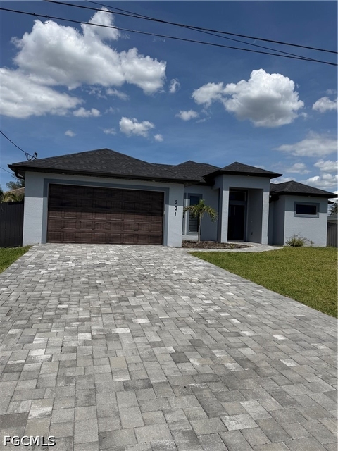 221 Sw 25th Avenue - Photo 1