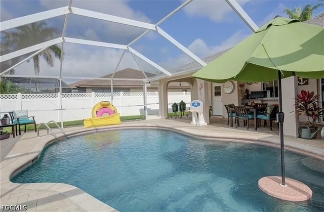1320 Se 25th Lane - Photo 1