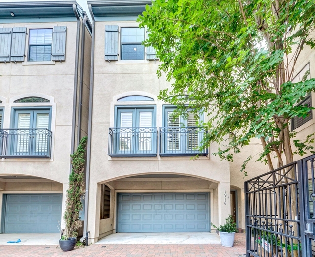 1916 W Bell Street - Photo 1