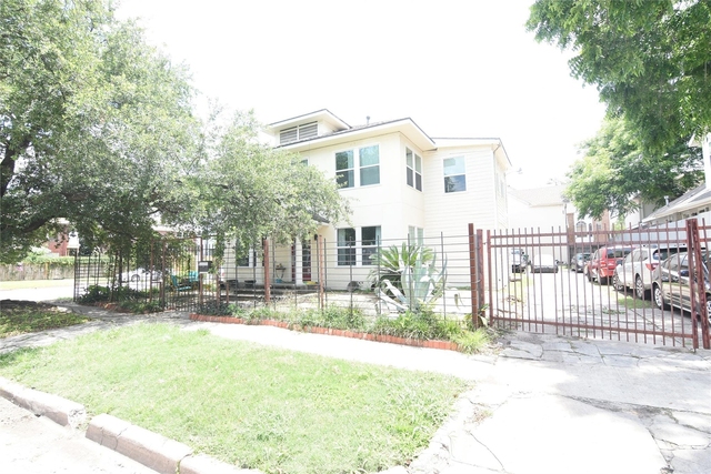 2603 Stanford Street - Photo 1