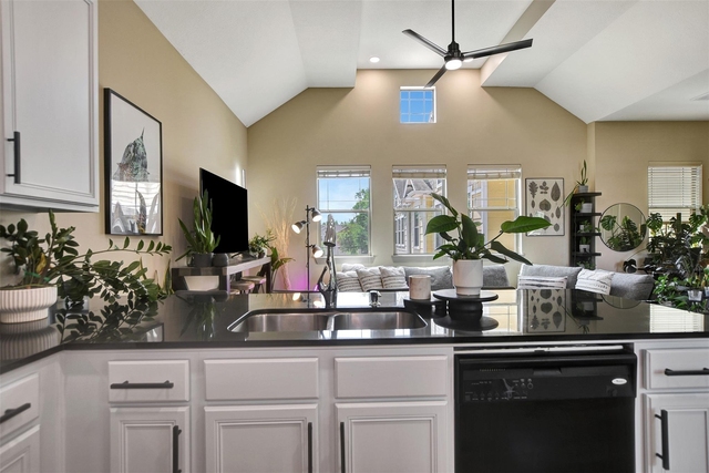 837 W 25th Street - Photo 1