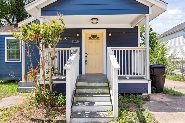 1305 Idylwild Street - Photo 1
