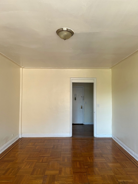 Bronx Park East - Photo 1