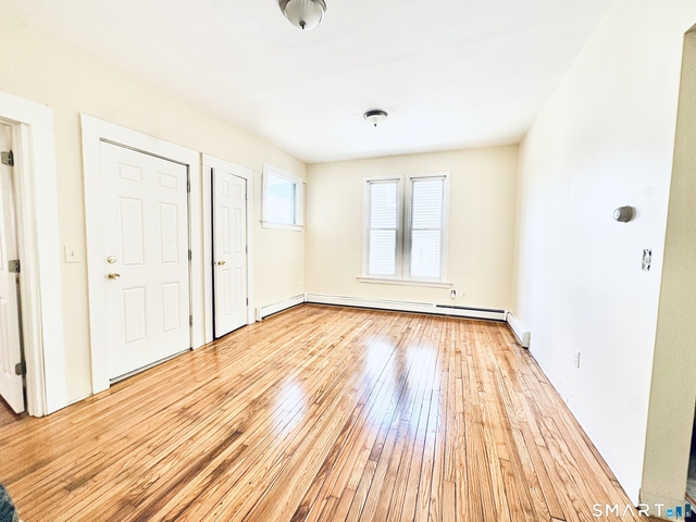 429 Baldwin Street - Photo 1