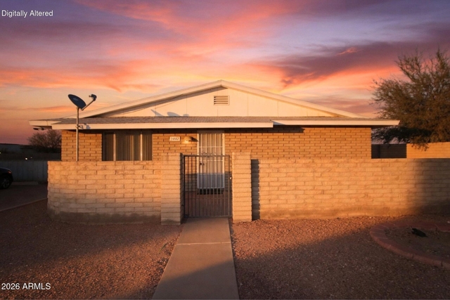 1006 N Pueblo Drive - Photo 1
