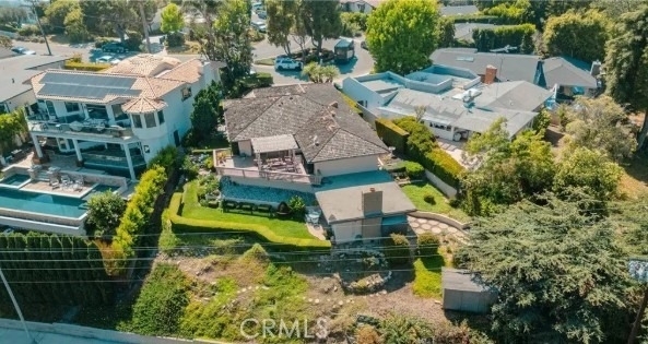 730 Saint James Place - Photo 1