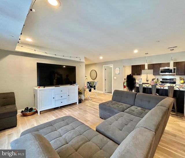 922 N 17th Street - Photo 1