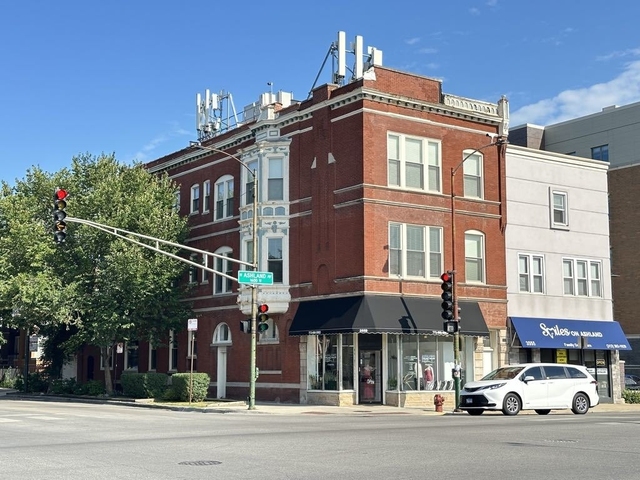 3559 N Ashland Avenue - Photo 1