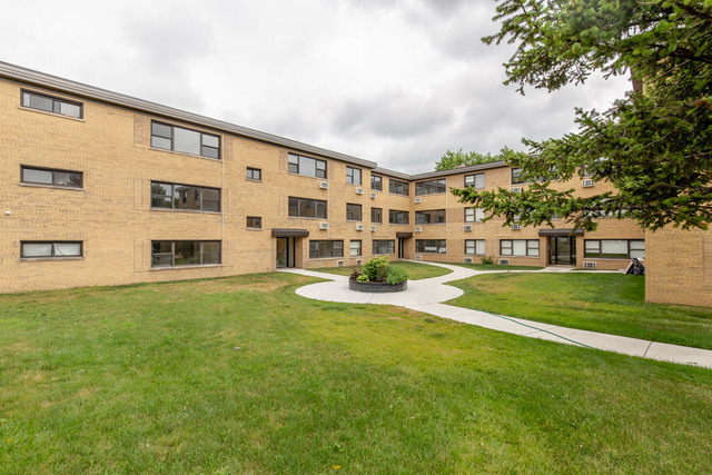 6805 N Ridge Boulevard - Photo 1