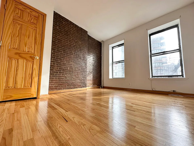 247 East 94th Street, New York - Photo 1