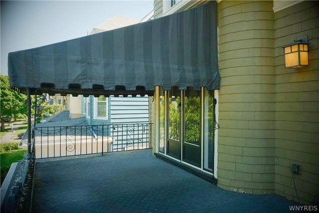 489 Norwood - Photo 1
