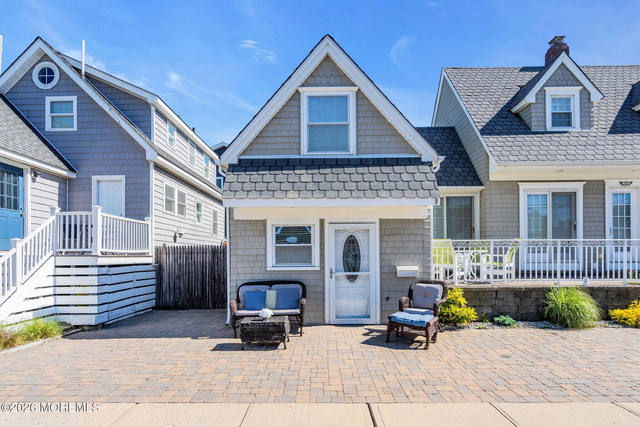407 Grand Central Avenue - Photo 1