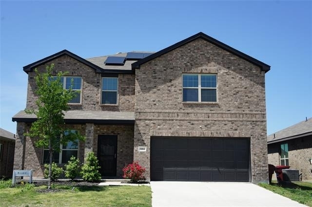 1004 Waverly Drive - Photo 1