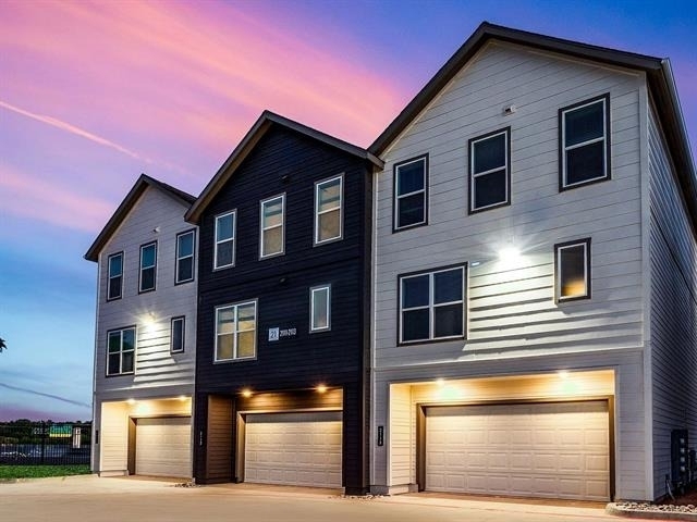 1000 Fort Worth Avenue - Photo 1