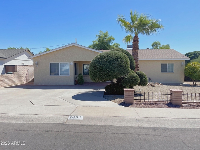 2401 E Meadowbrook Avenue - Photo 1
