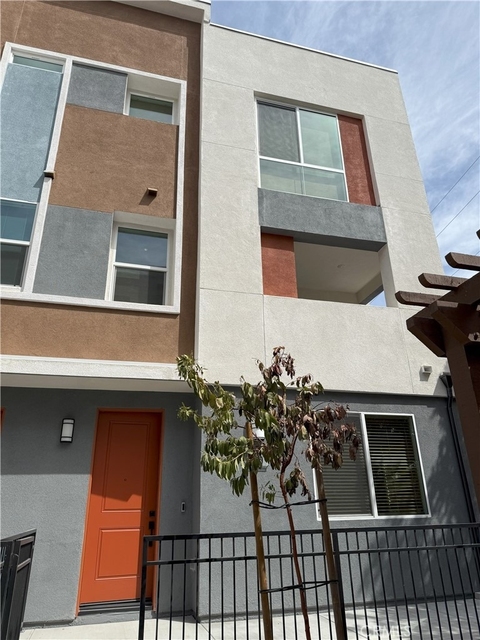 1816 E 1st Street - Photo 1