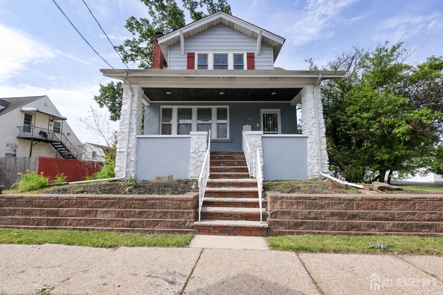 657 Amboy Avenue - Photo 1