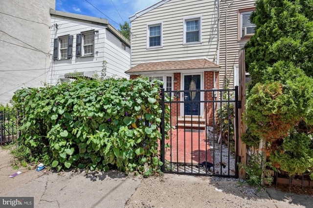 1439 E Oxford Street - Photo 1