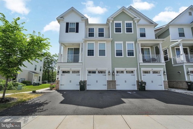 228 Park Ln - Photo 1