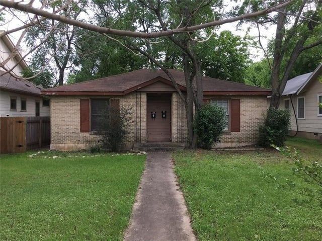 1911 W 38th Street - Photo 1