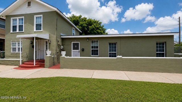 1049 Pippin Street - Photo 1