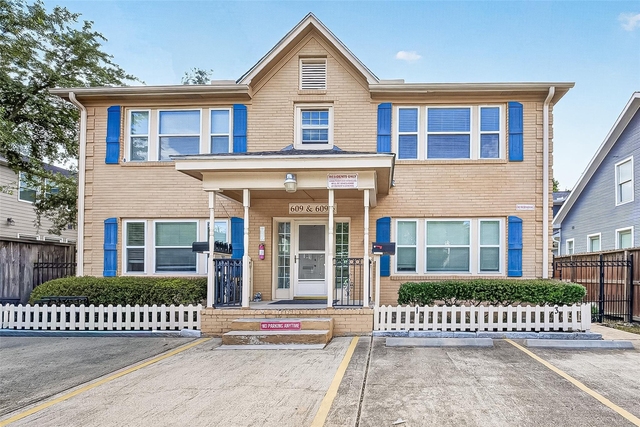 609 Cortlandt Street - Photo 1