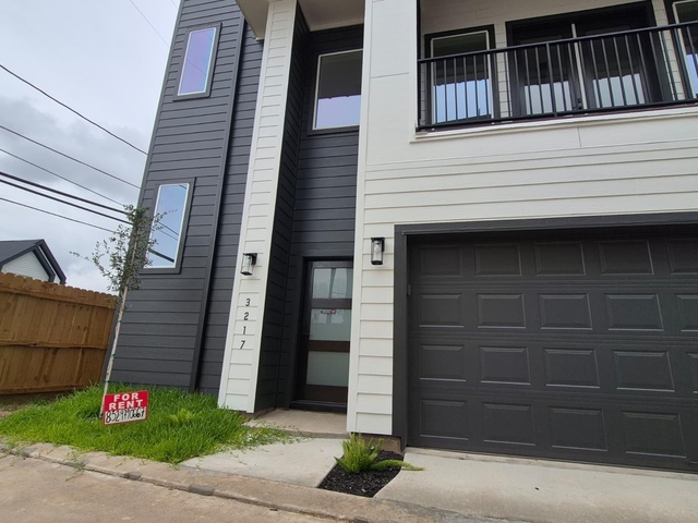 3217 St Emanuel - Photo 1