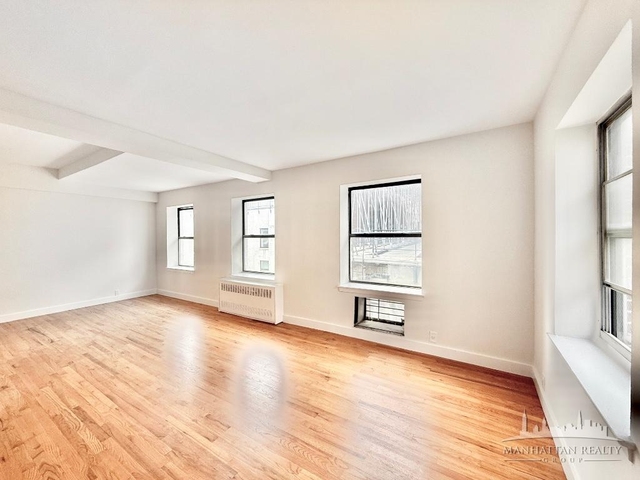 E 12th St - Photo 1