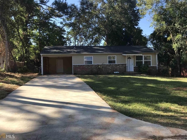 131 Pineview Drive - Photo 1