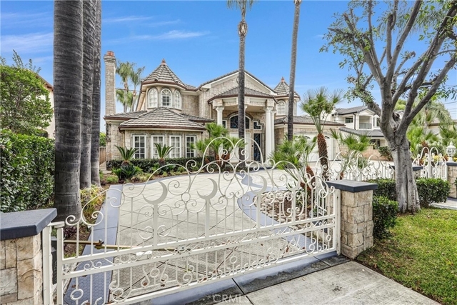 1410 S 10th Ave - Photo 1