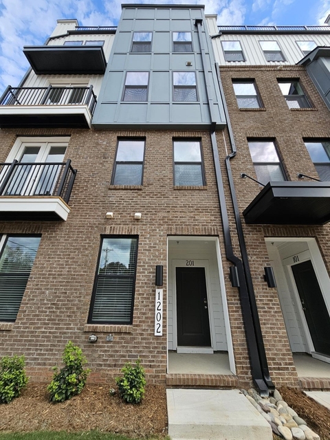 1202 Coach Sta Alley - Photo 1