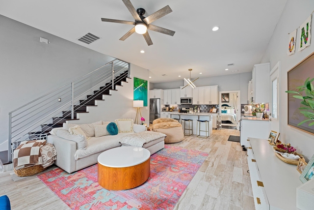 7600 Carver Ave - Photo 1
