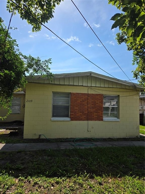 2109 S Mills Avenue - Photo 1