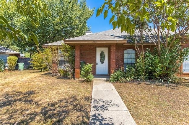 2301 Kingsford Court - Photo 1