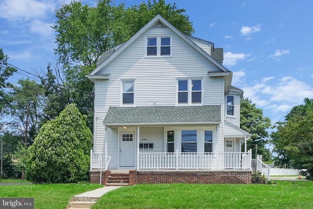 121 E Browning Road - Photo 1