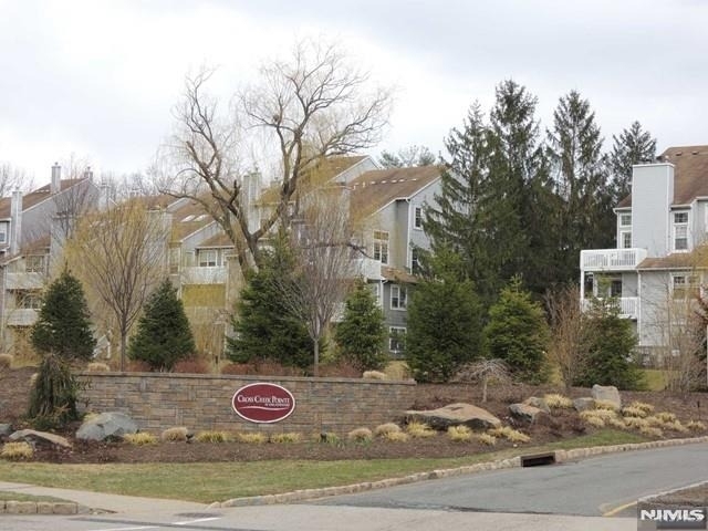 8 Markham - Photo 1