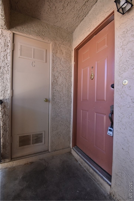 5576 W Rochelle Avenue - Photo 1