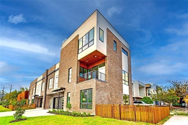 2336 N Carroll Avenue - Photo 1