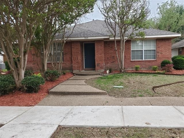 5005 Boxwood Lane - Photo 1