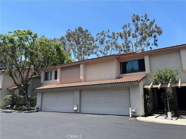 957 Creekside Drive - Photo 1